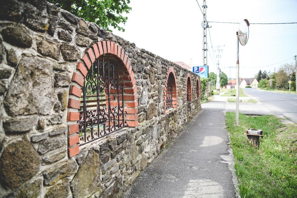 Borostyankert Etterem & Vendeghaz Ξενοδοχείο Sitke Εξωτερικό φωτογραφία