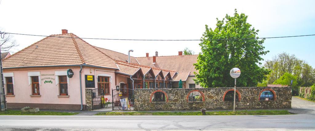 Borostyankert Etterem & Vendeghaz Ξενοδοχείο Sitke Εξωτερικό φωτογραφία